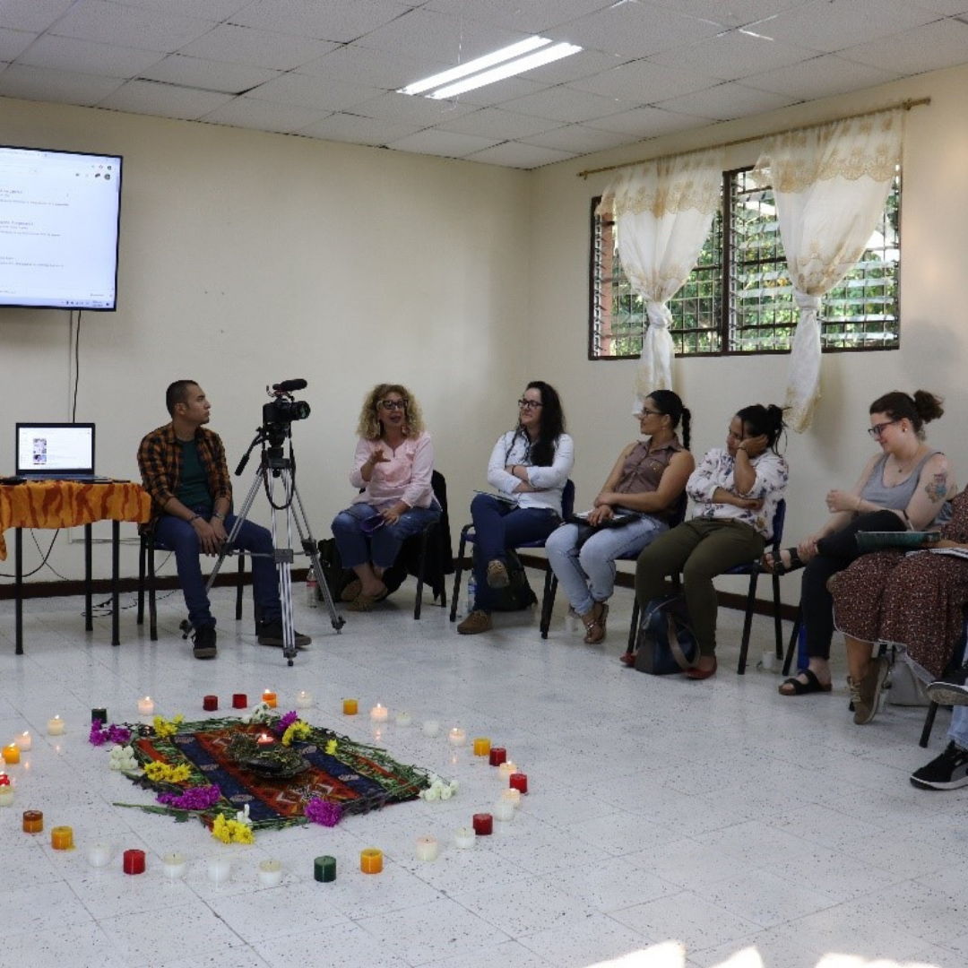 VIDAS QUE CONSTRUYEN SENDEROS DE DIGNIDAD