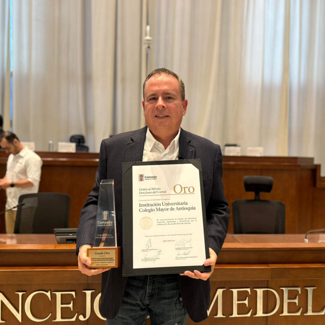 Colmayor recibe Distinción al Mérito Juan del Corral en Grado Oro, por sus 80 años de aportes a la educación en Antioquia