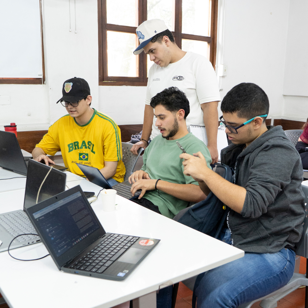 Estudiantes del Colmayor demostraron su creatividad e impacto social en el Rally Latinoamericano de Innovación